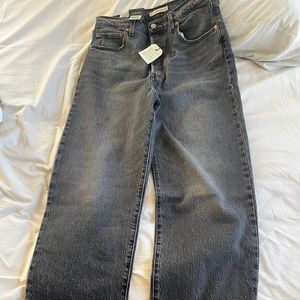Levi’s rib cage straight jeans gray